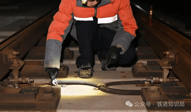 电磁融雪,他们为铁路轨道“送温暖”