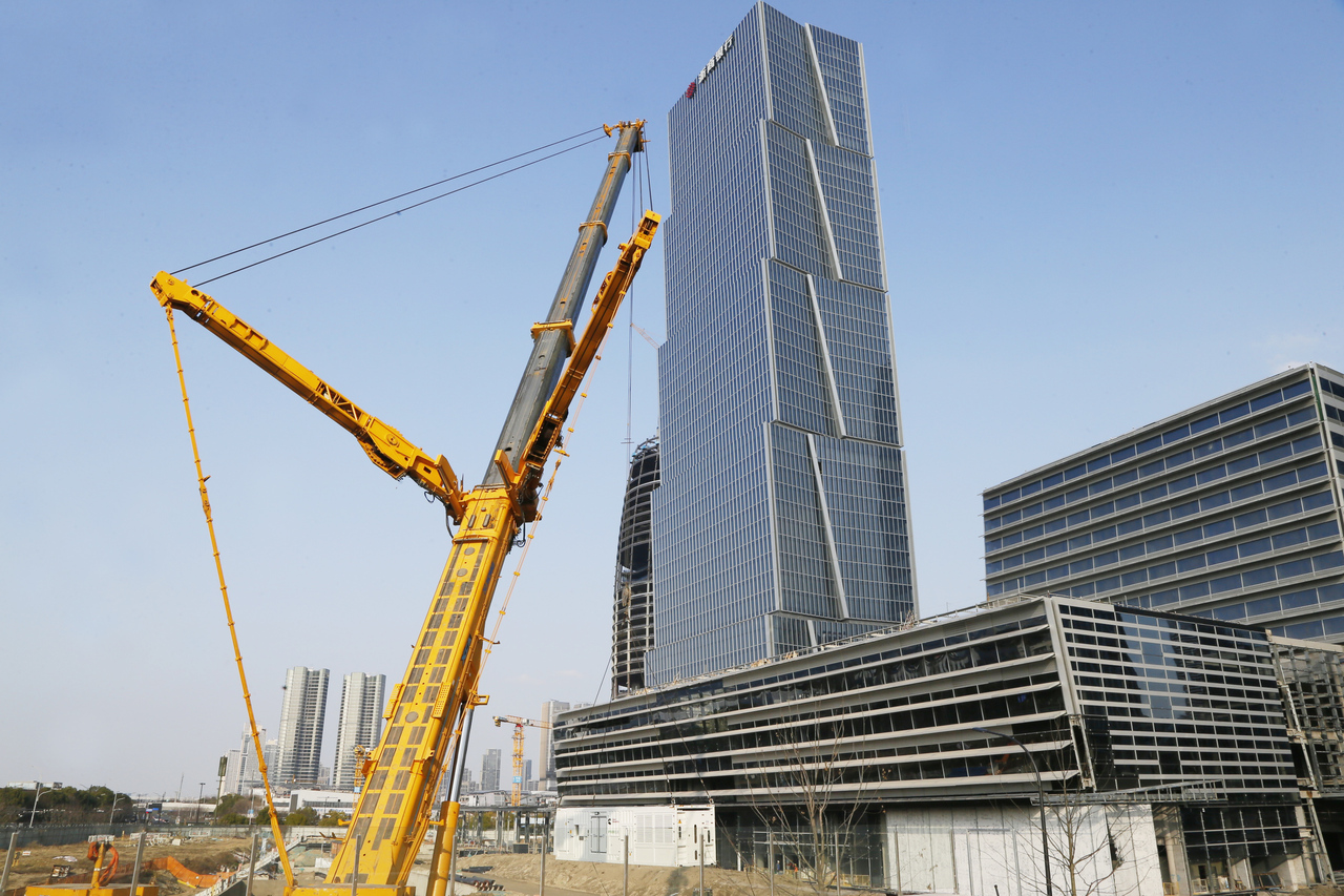 中晶科技：新厂房建设及机电安装工程已完成