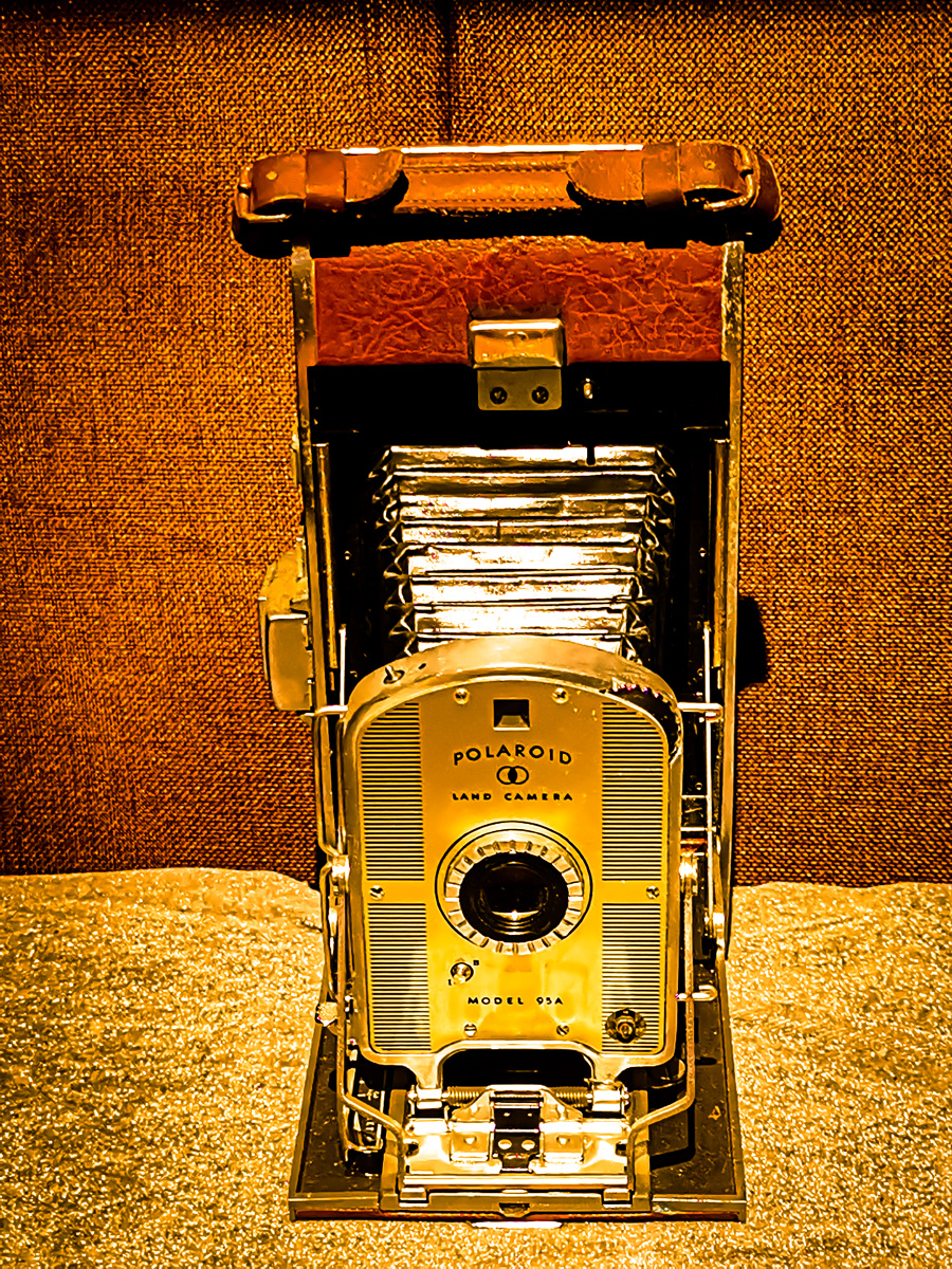 “老古董”变“电子黄金” 老相机价格“逆袭”涨疯