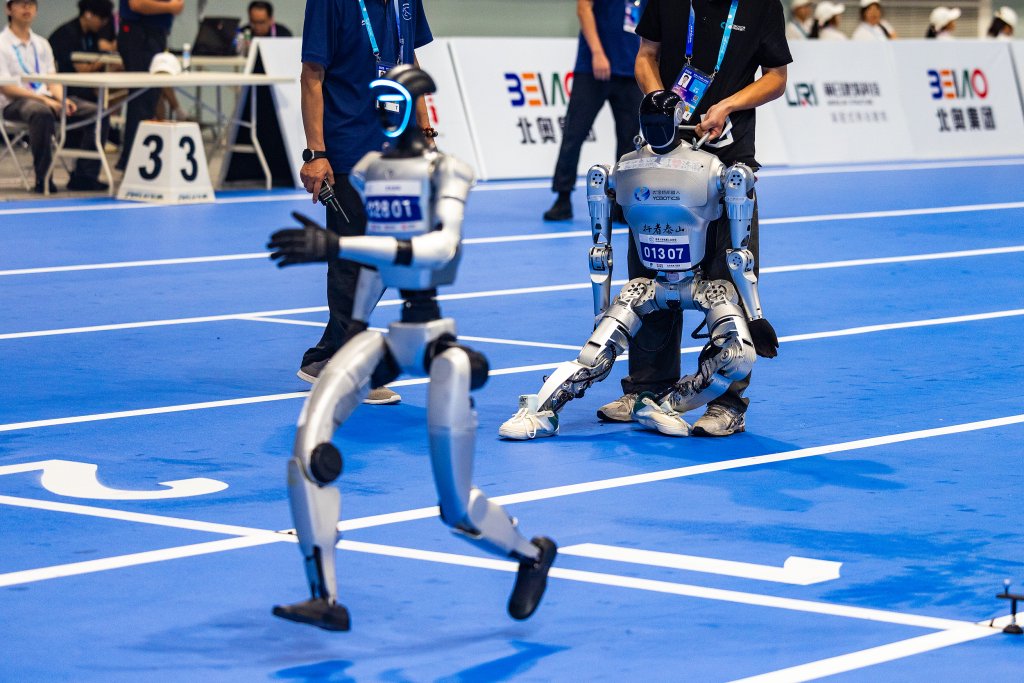 国际观察｜中国人形机器人频频“破圈”　具身智能迈入应用时代