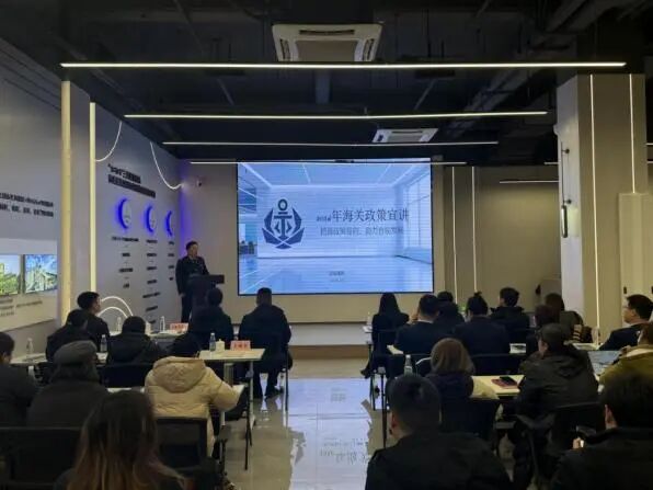 破解“数字童年”风险：不止有政策护航，更需科技向善