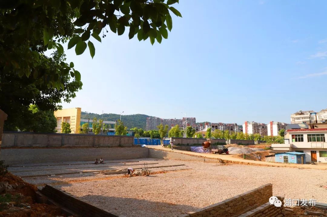 腾达建设：中标1.72亿元城市停车场建设项目