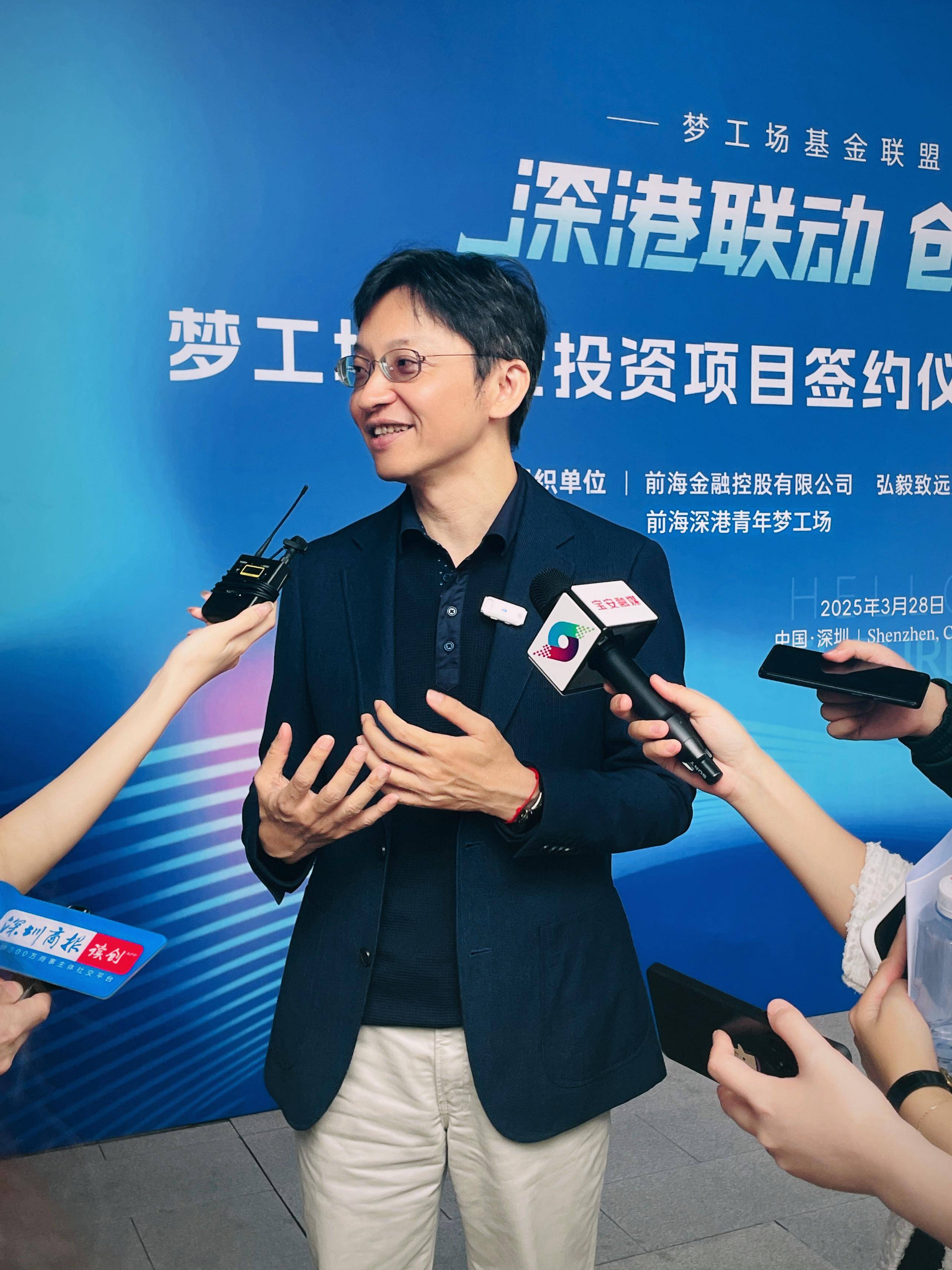 星动纪元陈建宇×斯坦福Chelsea团队发布VLAW 世界模型×VLA协同进化