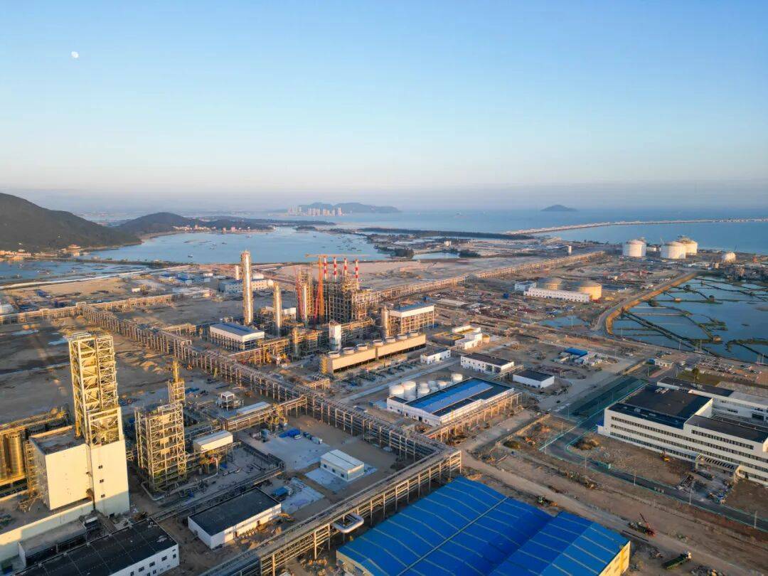 东华能源：全资子公司茂名碳纤维拟增资扩股引入复材基金