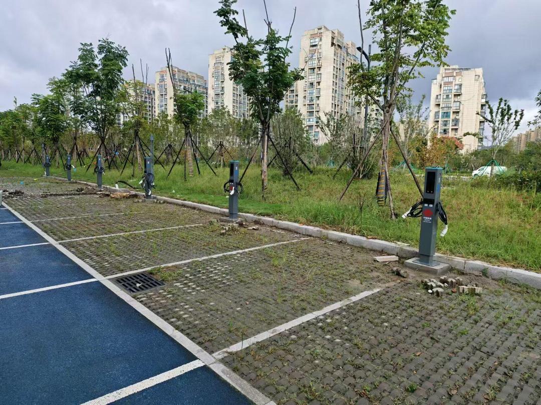 北京已建成超千座“超级充电站”