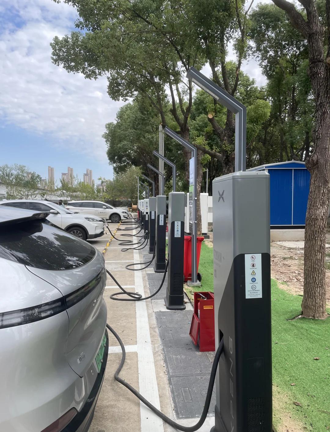 北京已建成超千座“超级充电站”