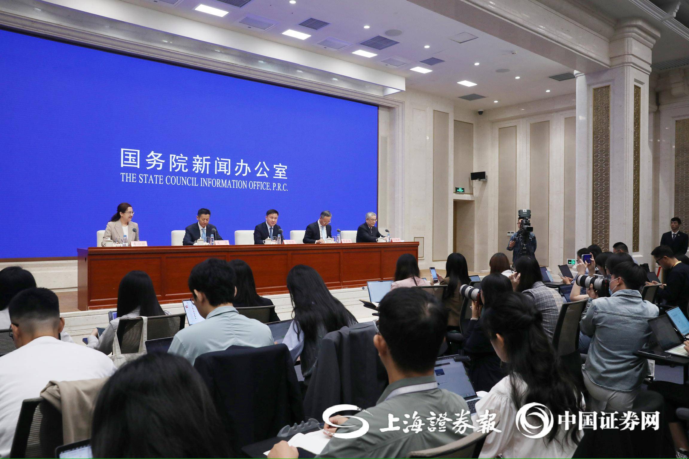 金融监管总局局长李云泽：可探讨保险资金补充银行资本