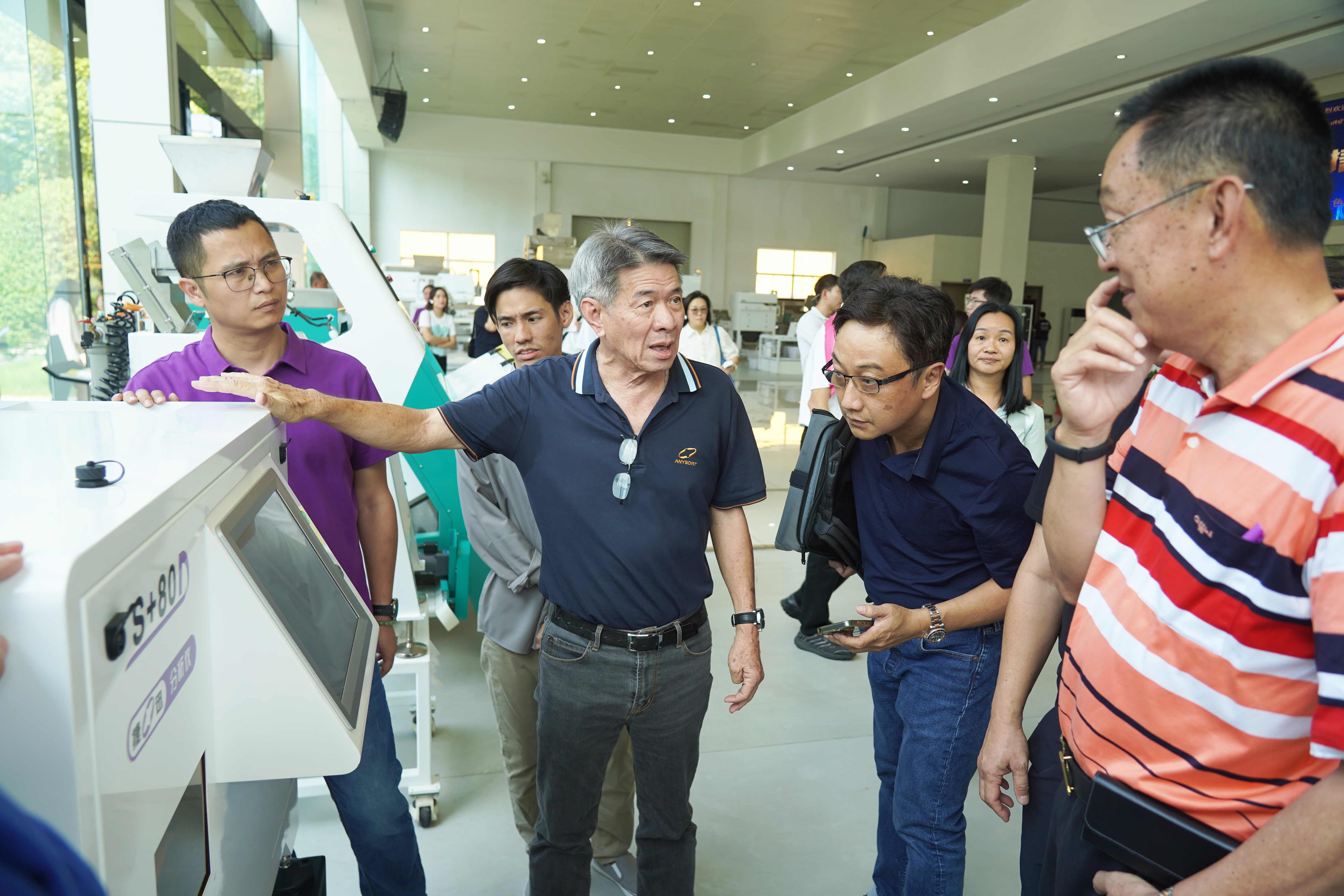 中国贸促会会长任鸿斌率中国企业家代表团访问英国