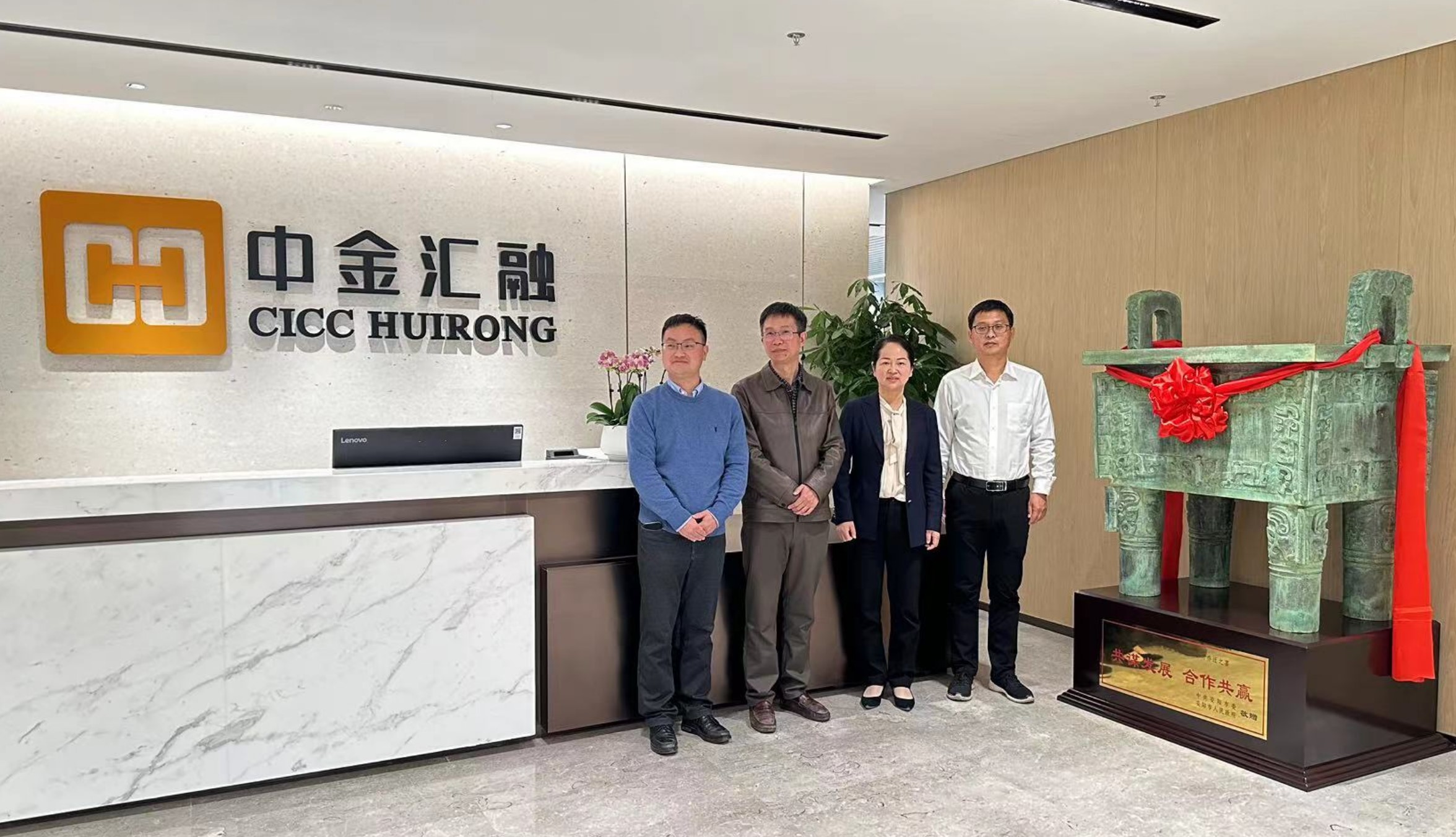 国新能源：股东宏展房产拟减持不超2.0734%公司股份