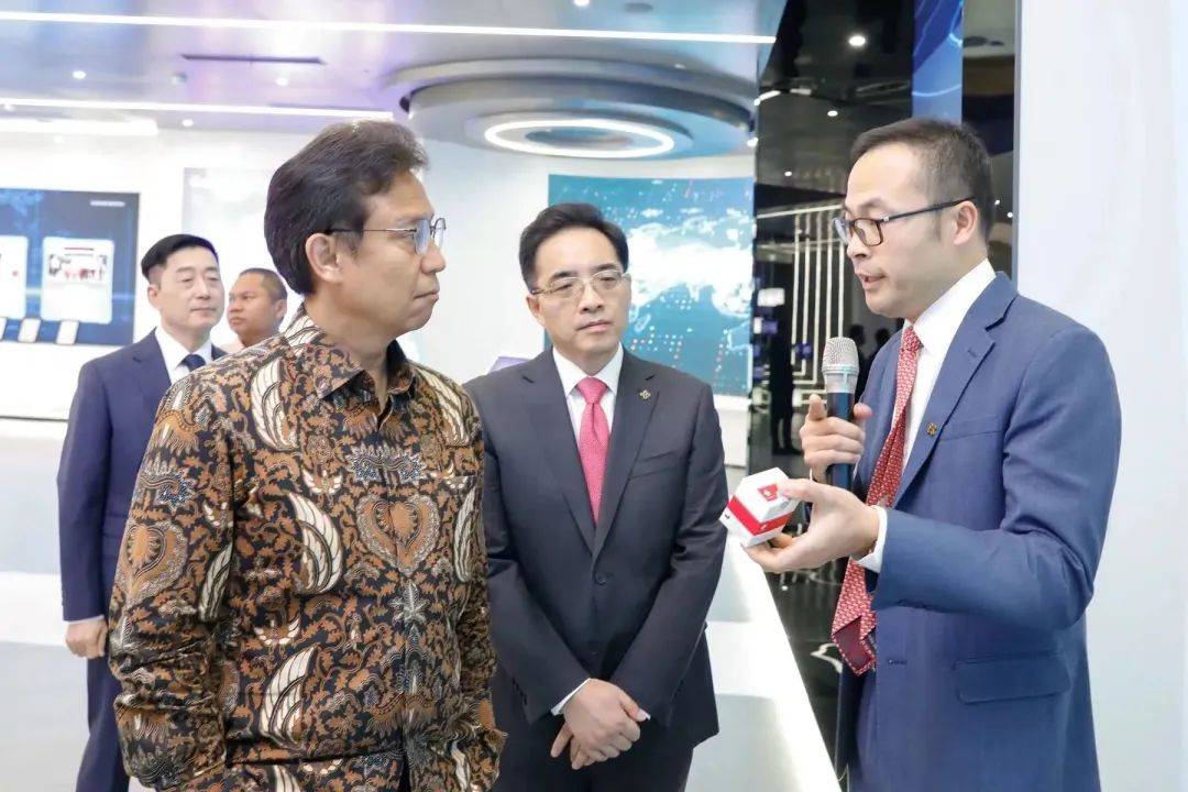 圣湘生物拟设立合资公司并收购华斯无微100%股权；聚辰股份股东拟减持不超2.61%股份 | 公告精选