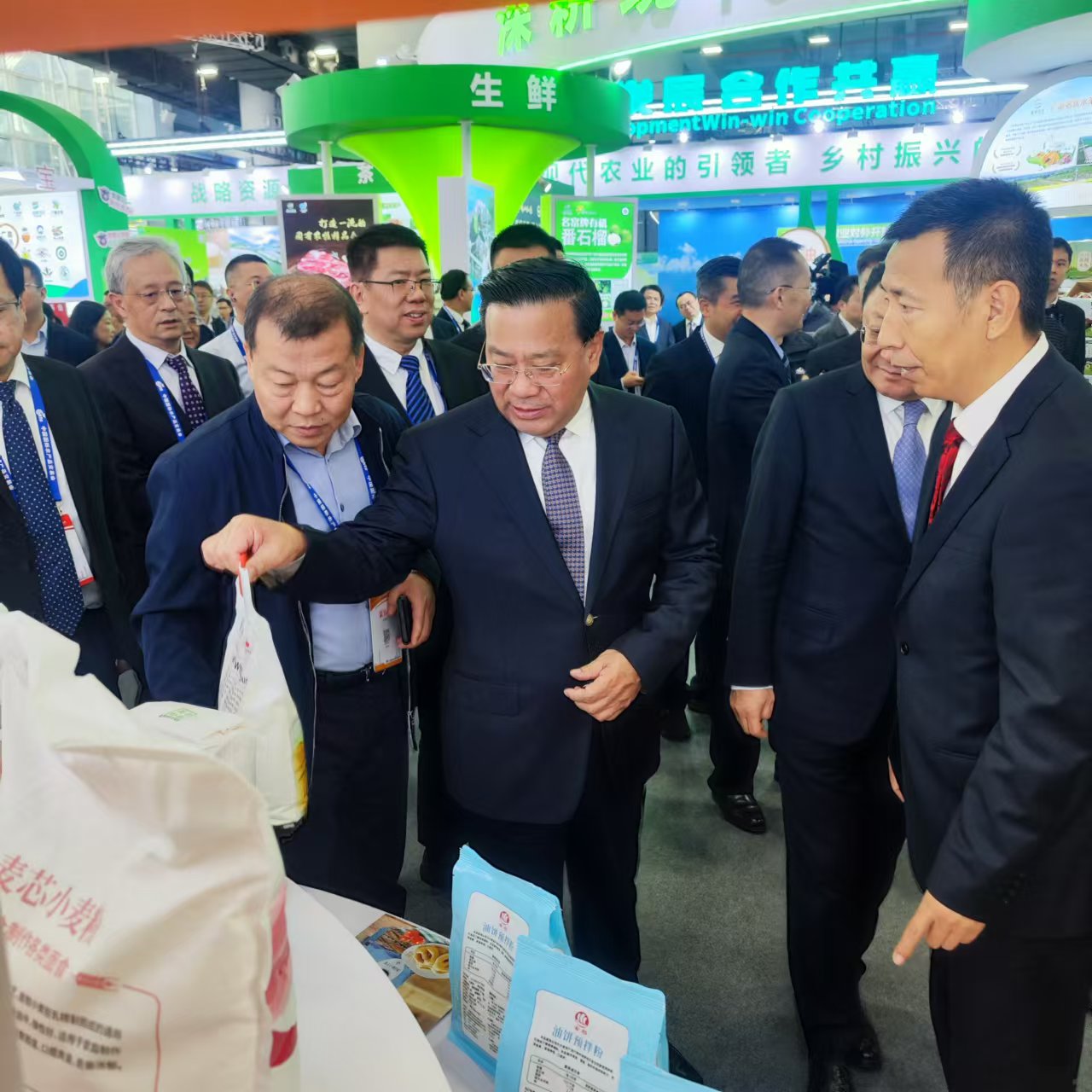 韩俊会见罗马尼亚农业和农村发展部部长弗洛林・巴尔布