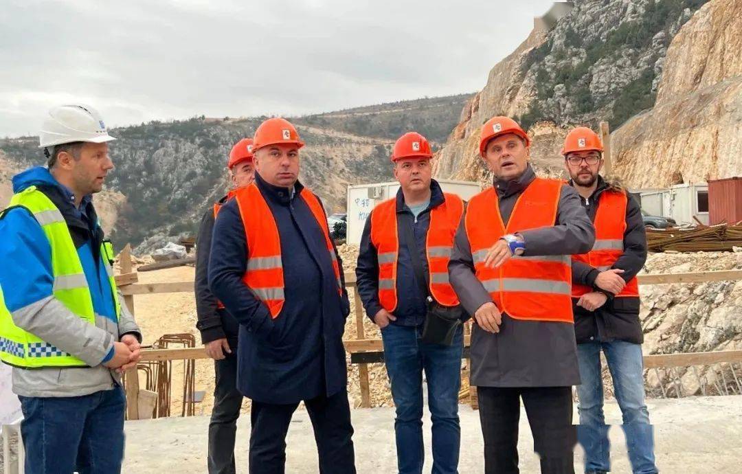 波黑联邦2025年平均净工资为1594马克