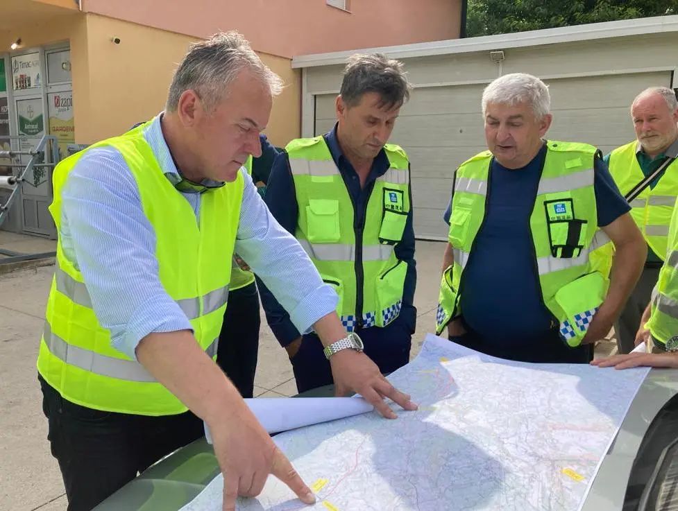 波黑联邦2025年平均净工资为1594马克