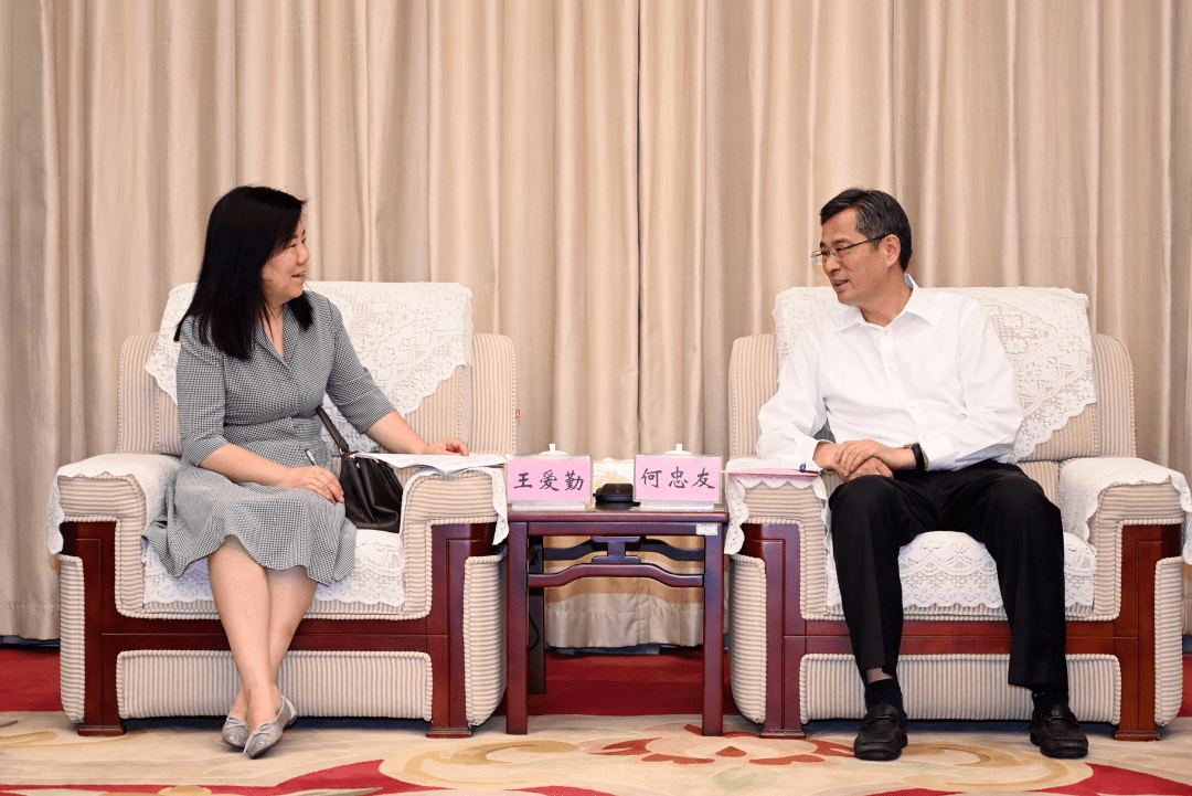 越南财政部与英特尔举行工作会谈