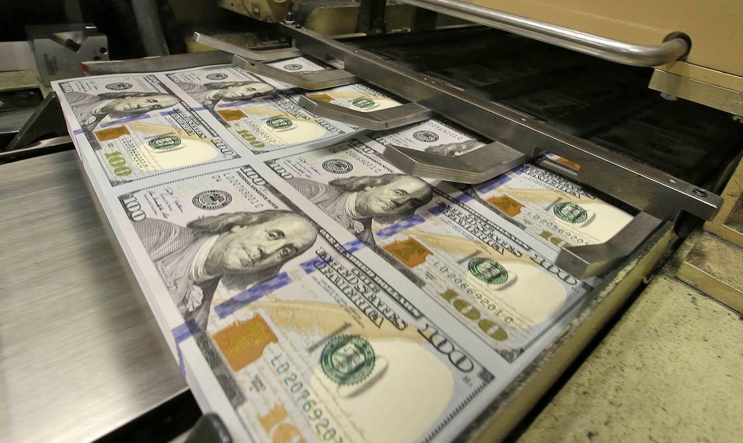 美国国债出事了：突遭大量抛售！美债突破39万亿美元，每月利息可造900架F-35，美联储加息概率大增！再加2000亿军费打伊朗？特朗普：小钱