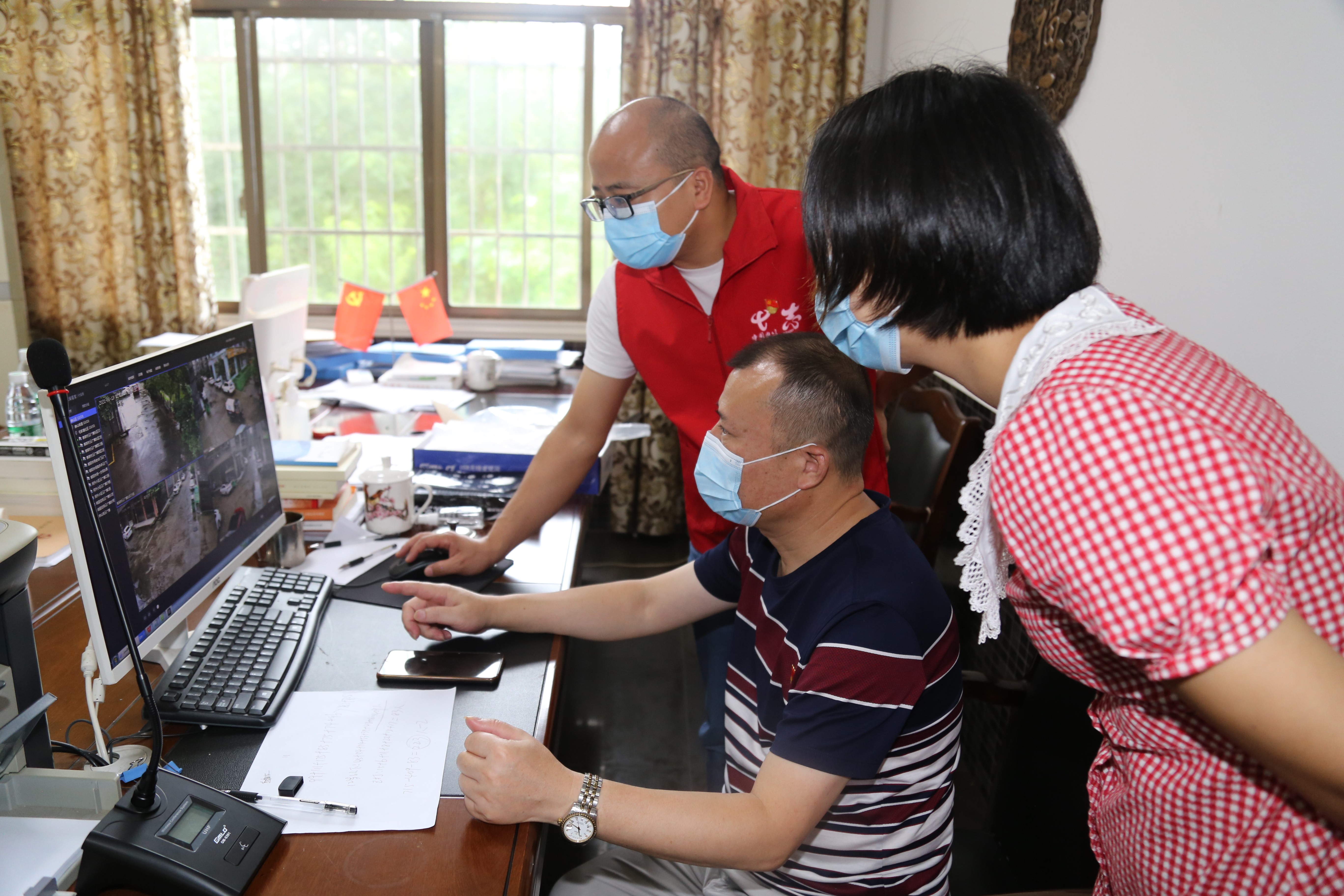 唐中东大使出席使馆向毛妇女赋能培训中心捐赠缝纫机交接仪式