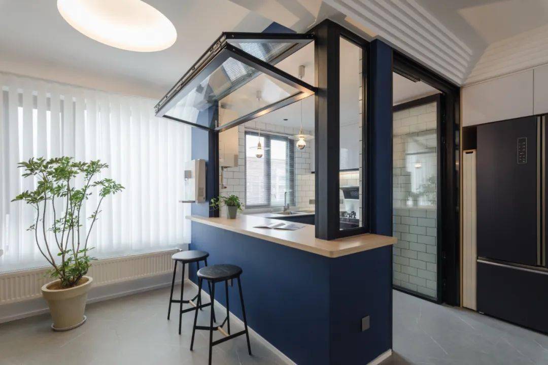 浙江永强获得实用新型专利授权：“一种折叠吧台桌”